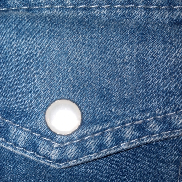 Women's/Jr's. Jean button up - Picture 3 of 3